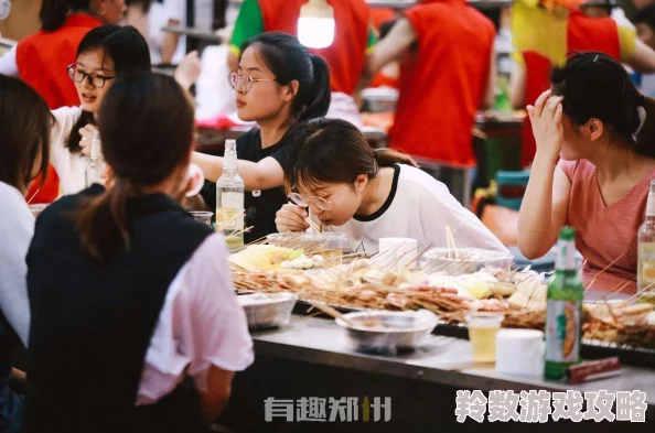 欧美午夜小视频 网友评价：这个系列的视频真是太精彩了，画面质量高，内容丰富，让人欲罢不能，每晚都想看