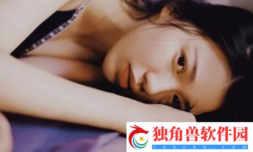 后校花梦工厂美少女爆衣图分享：揭秘青春校园的激情瞬间！