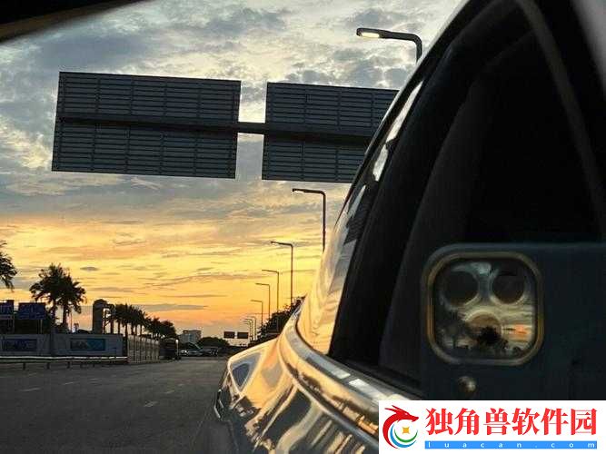 赵丽雅正搭公交车准备回家：路途的期待