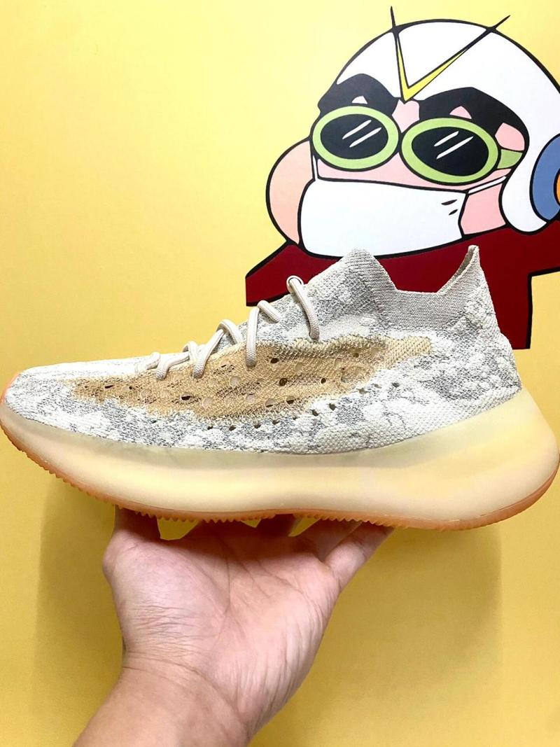 探索 yeezy380 蜜桃粉和白色，探寻潮流与舒适的完美融合