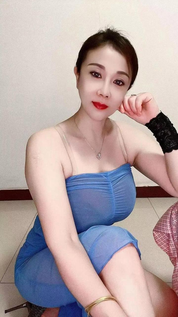 丰满的岳母上线，网友热议：她的魅力为何引发热议?