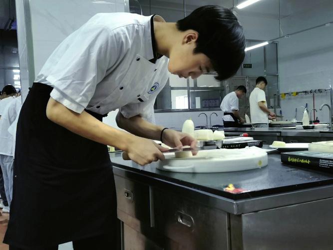 模拟攻略：打造四级厨师之路——大学餐饮新星成长指南