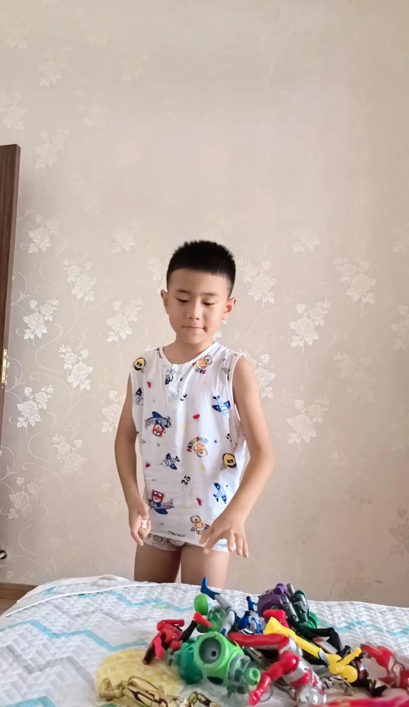 一小孩半夜吃坤风险黄,惊现增高助长效果