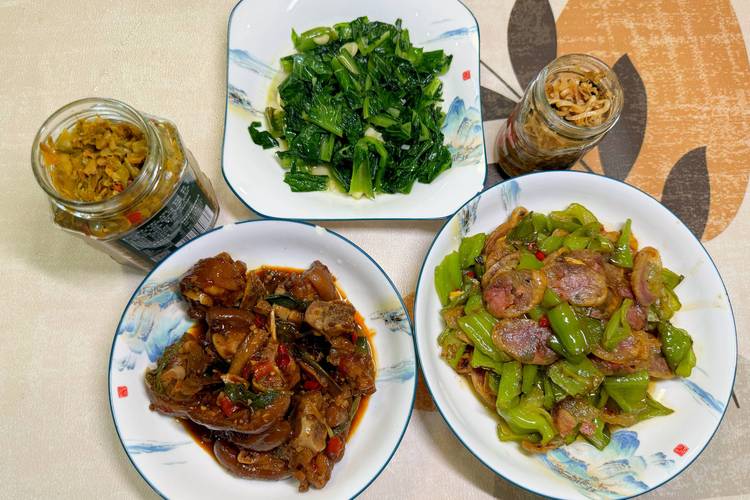 平民美食之道：探究食物语言中的朴素搭配魅力