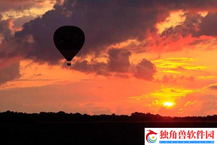 夕阳余晖下的热气球与意志系统概述