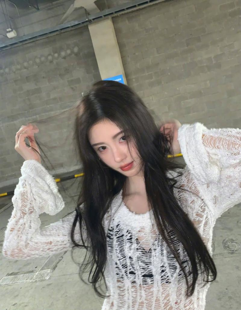 鞠婧祎胸襟距离观察,内娱蛊王实锤了?