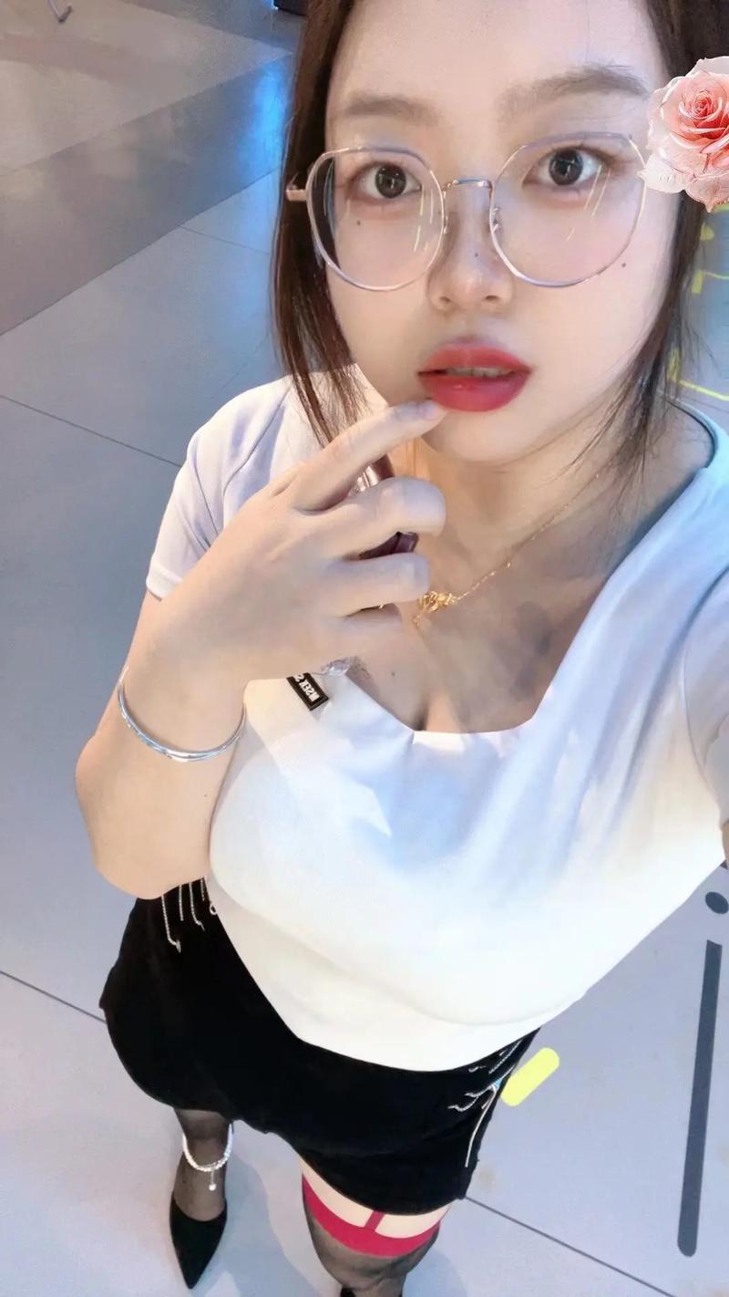 女娃 BBwBBWBBwBBw 登热搜