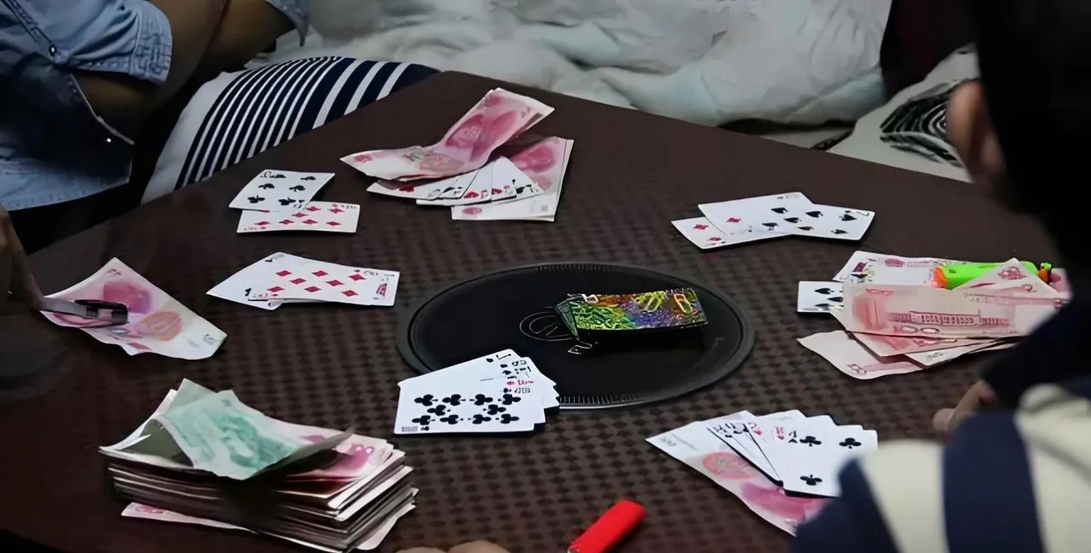 晚上打扑克太激烈了