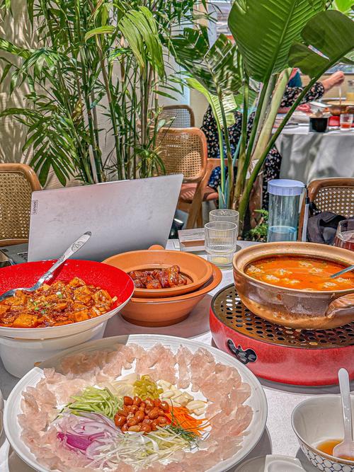 每天都在汆肉中醒来鲈鱼酒柜引发热议，网友：这才是真正的生活艺术！