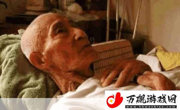 82岁老人找20多岁小伙子