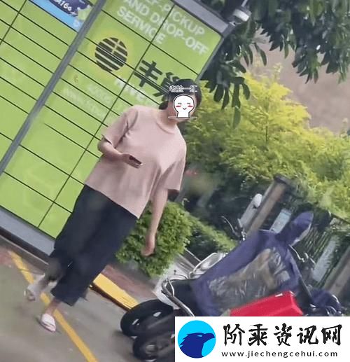 真空下楼取快递被C嗯啊