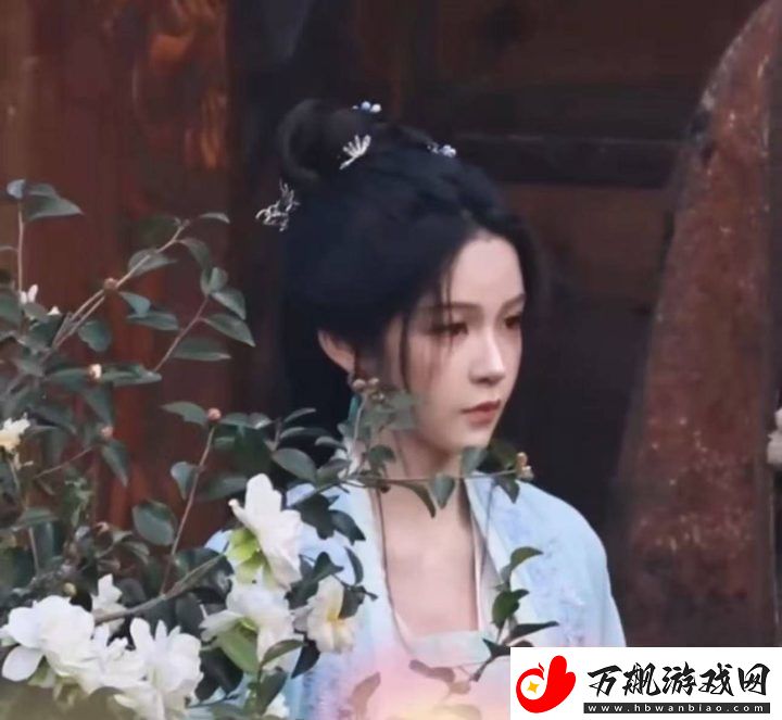 月鳞绮纪路透惊艳：饶嘉迪颜值实力双在线