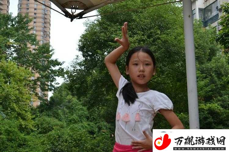 国产精品鲁一鲁一区二区张丽