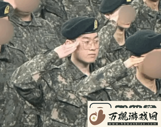 前T1冠军上单Zeus也去参加军训了