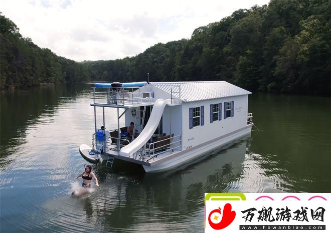 张篵雨水上阁楼：热情如烟花绽放