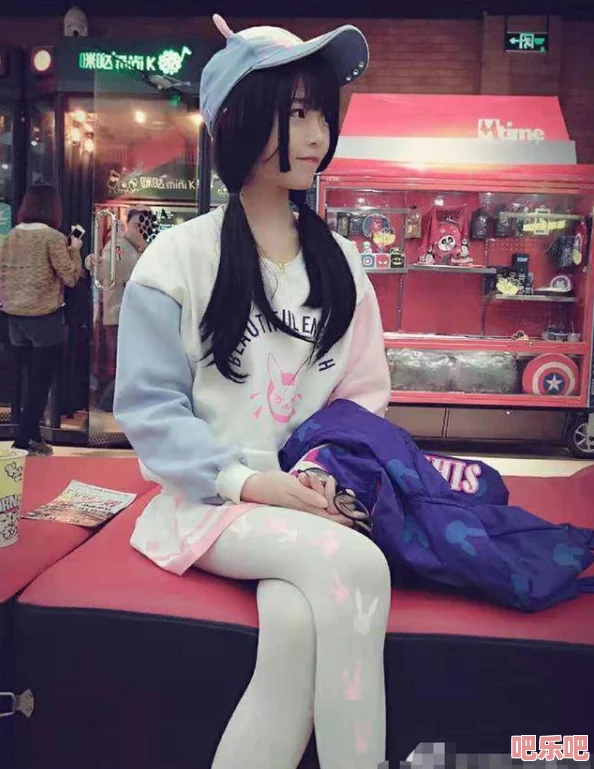 萌白酱白丝护士服的魅力与喷水铁牛TV的精彩互动
