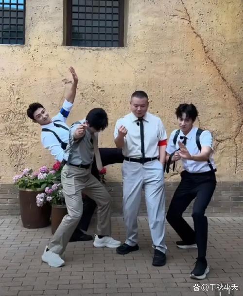 四个人换着来免费观看第一季：共享乐趣的另类体验