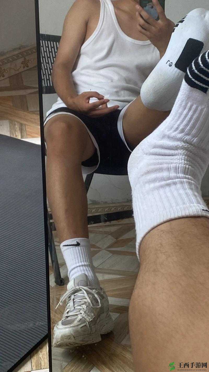 白袜体育生Gay脱裤子**的秘密生活