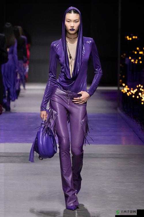 VERSACE 女士：时尚界的璀璨之星