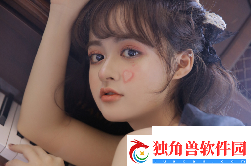 在逃生游戏里花式挨双男主