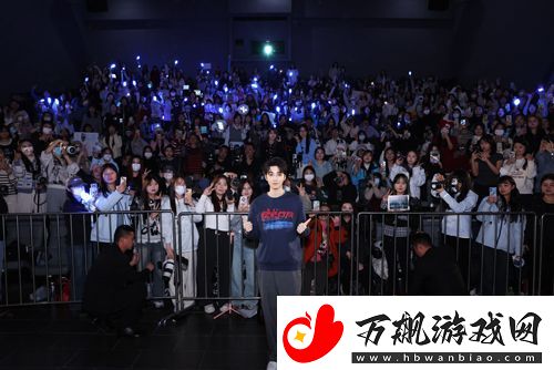 王俊凯亮相电影蛟龙行动北京映后见面会